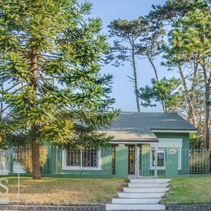 Venta De Casa De 3 Dormitorios - Pinares