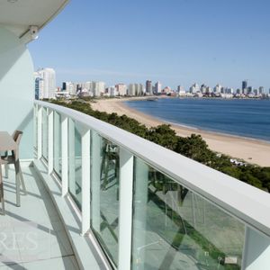 Alquiler Anual De Apartamento De 3 Dormitorios - Playa Mansa