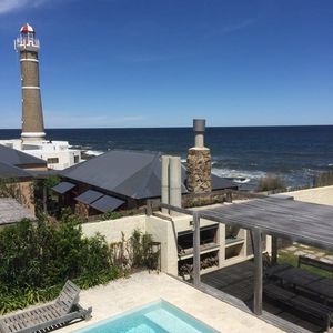 Alquiler Casa 5 Dorm Sobre El Mar En Jose Ignacio