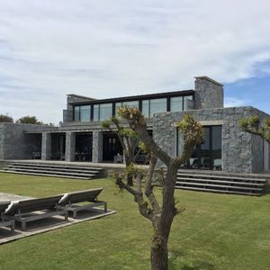 Espectacular Casa En Venta En Barrio Privado Chacra De 5has