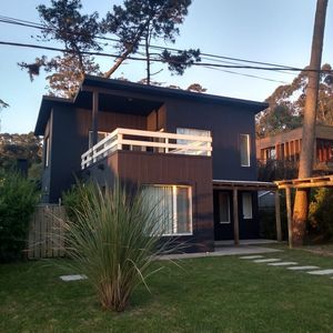 Alquiler Casa 3 Dorm En La Juanita Barrio Residencial