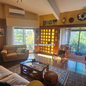Venta Casa Próximo Al Mar 3 Dormitorios Garages Fondo