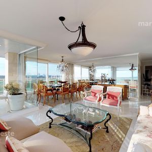 Coral Tower Esquinero