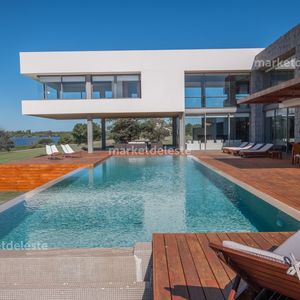Barrio Privado - Mansion Minimalista