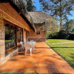 Casa En Barrio Cantegril