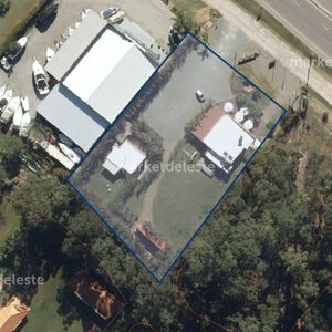 Local Comercial Con Casa En Solanas