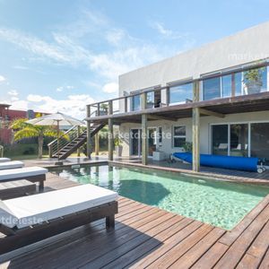 Casa Moderna En Tio Tom