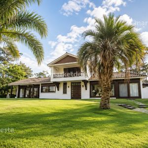 Casa En Playa Mansa A Pasos Del Mar