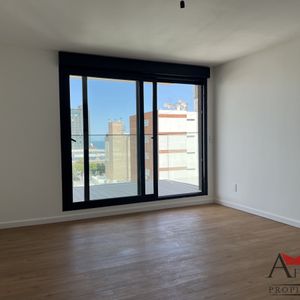 Apartamento En Venta De Dos Dormitorios Y Garaje.