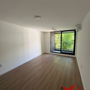 Venta De Apartamento De 2 Dormitorios, En Piso 10, Opción Compra De Garaje.
