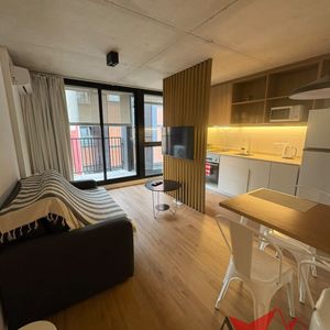 Apartamento En Venta, De 1 Dormitorio, En Centro De Montevideo. Incluye Garaje