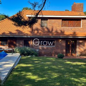 Hermosa Casa Pronta Para Comenzar A Disfrutar A Metros Del Mar
