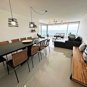 Punta Del Este. Mansa Frente Al Mar. Exclusivo Apartamento Con Parrillero Propio.