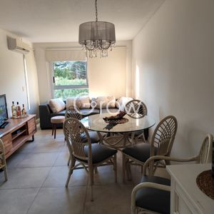 Departamento En Alquiler Sobre Av Roosevelt.