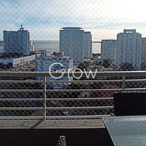 Piso Alto En Playa Mansa, Torre Moderna Y Con Servicios