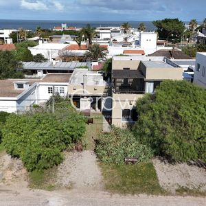 Casa De 3 Dormitorios + Servicio En Manantiales A La Venta
