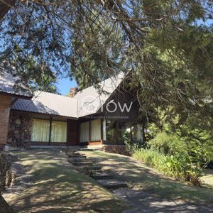 Casa En Venta De 3 Dormitorios En Exclusivo Barrio Golf De Punta Del Este