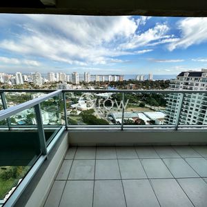 Piso Alto, Edificio Moderno Y Con Servicios, Alquiler Anual Disponible!