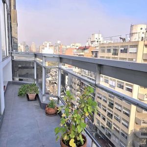 Alquiler | Apartamento  Amoblado 2 Dormitorios  2 Baños 1 Cochera En Pocitos Con Balcón Espacioso