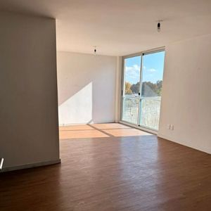 Alquiler | Apartamento De 2 Dormitorios Y Cochera En Tres Cruces