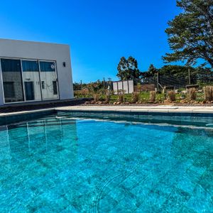 Venta Casa 3 Dormitorios, Piscina Climatizada, Chacra Del Pinar Punta Del Este