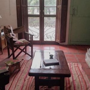 Casa Esquinera Con Jardín, En Casco Histórico