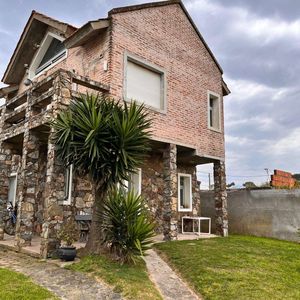 Alquiler Anual, Balneario Bs. As, 2 Dormitorios ( 1 En Suite),  2 Baños, Amoblado, Aire, Alarma , A 60 Mts. Del Mar