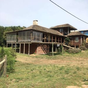 Venta | Casa En 27204 Punta Del Diablo Con Amplio Terreno Con Titulos