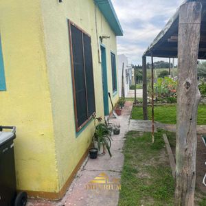 Venta | Casa De 3 Dormitorios En Montes Canelones, Con Un Gran Jardín.