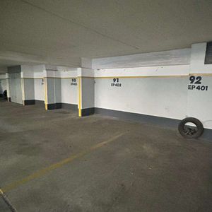 Venta  5 Cocheras En Ciudad Vieja, Torre Cabildo