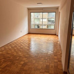 Apartamento En Alquiler Dos Dormitorios En Pocitos. Con Garaje Incluido.