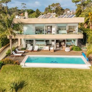 Mansión Frente A Laguna | Punta Del Este