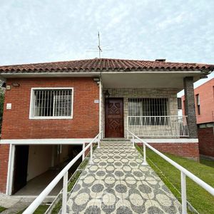 Venta De Casa 3 Dormitorios Y 2 Baños En Carrasco