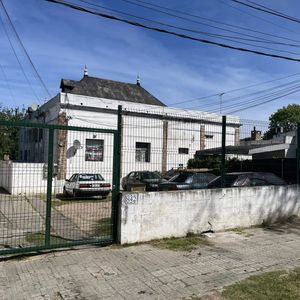Apartamento Tipo Casa En Prado / Dos Dormitorios, Patio.