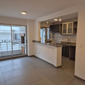 Apartamento En Alquiler De 2 Dormitorios 3 Baños Y Garaje En Malvín