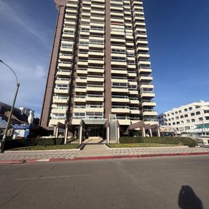 Alquiler Anual | Apartamento De 3 Dormitorios En Edificio El Torreón – Playa Mansa