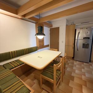 Alquiler Anual | Apartamento De 3 Dormitorios En Edificio El Torreón – Vistas A Playa Mansa Y Playa Brava