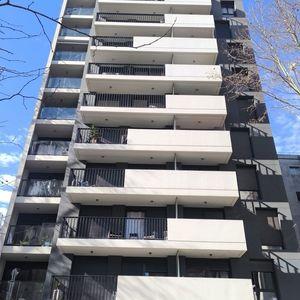 Alquiler Monoambiente Amplio Con Balcón Y Amenities En Una Excelente Zona De Cordón