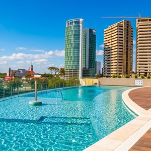 En Alquiler Departamento Amoblado En Condominio La Riviera
