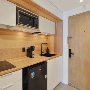 Venta Monoambiente Con Garaje A Estrenar Y Equipado En Malvín Línea De Rambla.