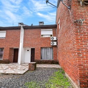 Casa 3 Dorm. Cooperativa. Patio Y Cochera. Cuota Accesible.