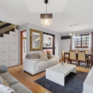 Venta De Casa Duplex De 3 Dorm Detrás Del Parque Rivera Próximo A Servicios