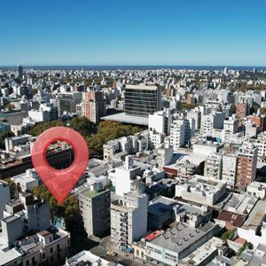 Venta De Terreno De 421m2  Altura 27m Y 100% Ocupación A 200m De 18 De Julio.