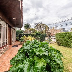 Venta De Casa De 3 Dormitorios En Punta Gorda/malvín. Almirón Y Volteadores