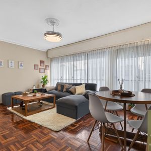 Venta Apartamento Tres Dormitorios/ Patio En Centro