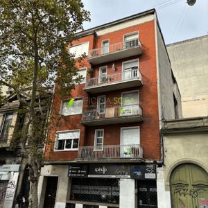 Oficina Sosa - Mercedes Y Rondeau Ampllio Apartamneto De 3 Dormitorios Y 2 Baños Al Frente Con Balcon