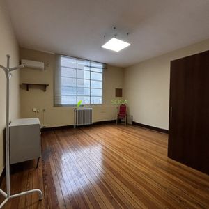 Oficina Sosa - Oficina En 25 De Mayo Esquina Misiones De 30mts2 Con Baño Propio Y Porteria, Amplio Y En Buien Estado
