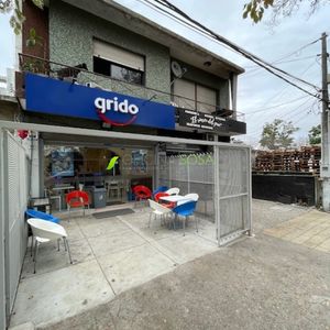 2 Locales Alquilados Y Una Casa De Altos Sobre Carlos M Ramirez