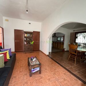 Oficina Sosa - Suarez Y Bulevar Próximo. Casa Propiedad Horizontal Al Fondo Por Corredor Con Terreno No Acepta Banco