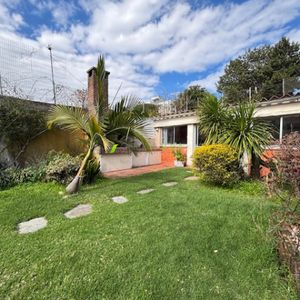 Oficina Sosa - Ramos Esquina Perez Gomar Casa Amplia Excelente Cosntrucción Lindo Fondo Con Barbacoa Muy Bien Ubicada Con Garajes